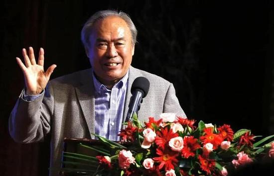 丰满少妇与大狼拘